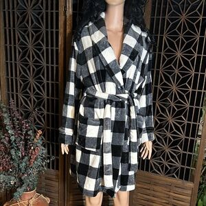 NWOT SUPER FURRY SOFT PLAID ROBE S